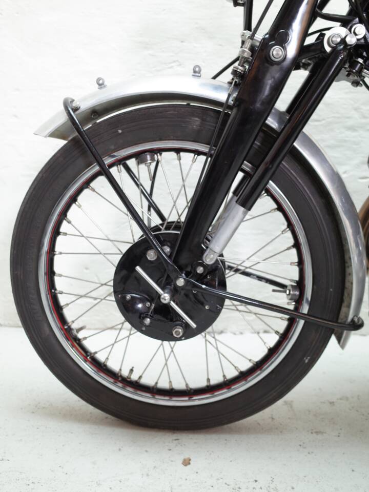 Image 22/30 of Vincent Rapide C (1951)