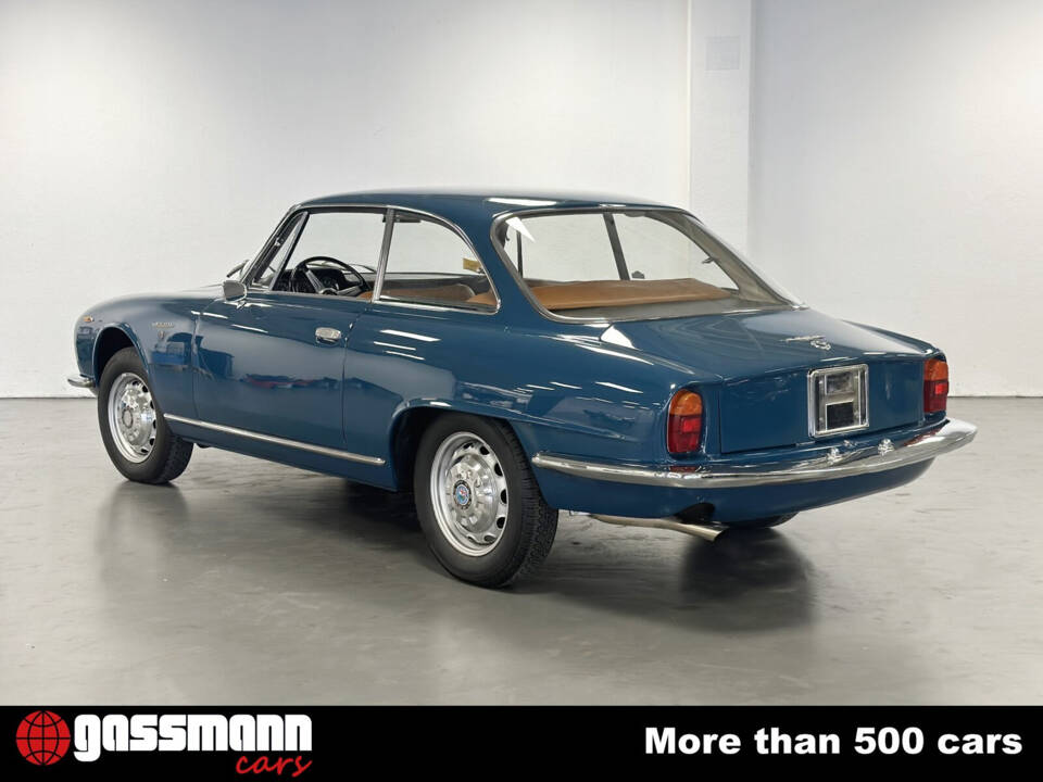 Image 8/15 of Alfa Romeo 2600 Sprint (1965)