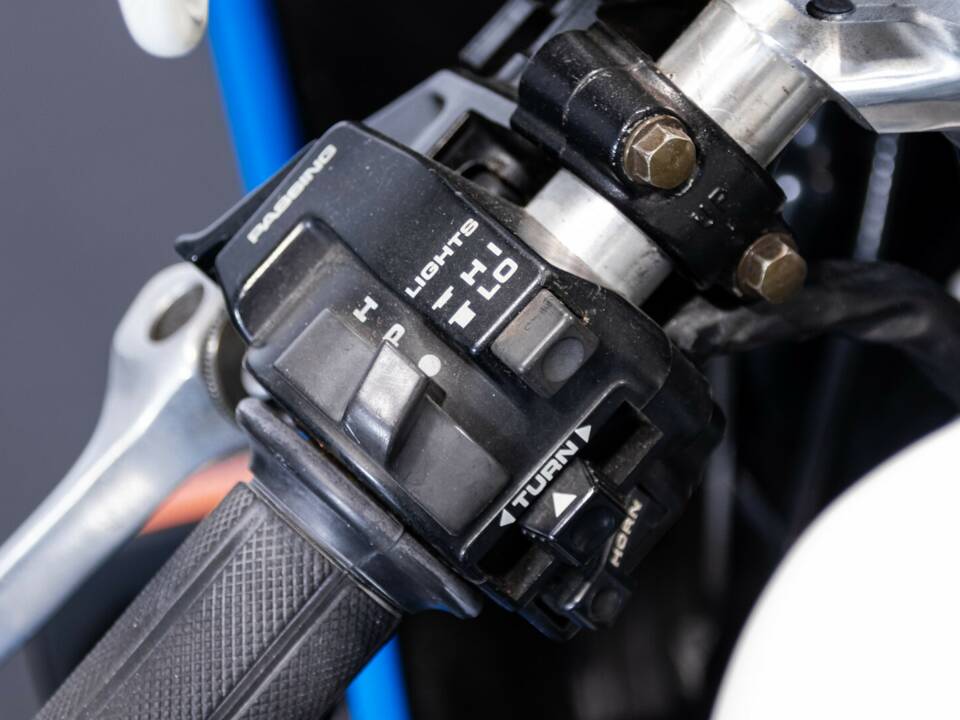 Bild 37/50 von Honda VFR 750R RC 30 (1988)