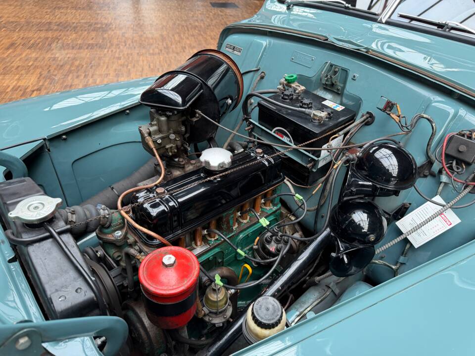 Image 30/34 of Volvo PV 444 (1951)