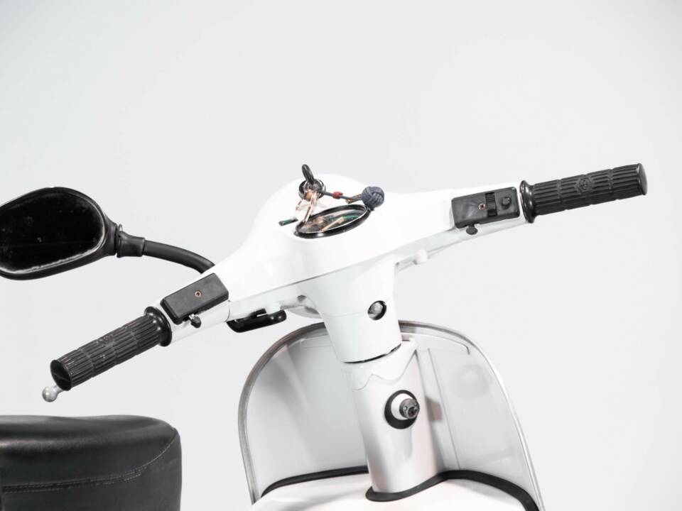 Image 24/50 of Piaggio DUMMY (1980)