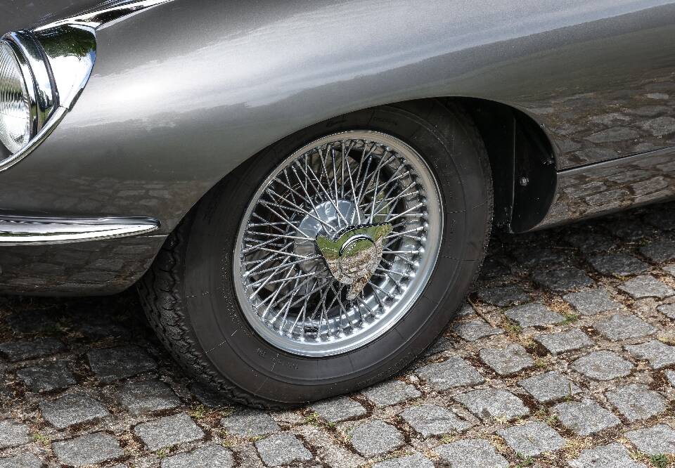 Imagen 2/30 de Jaguar E-Type (2+2) (1970)