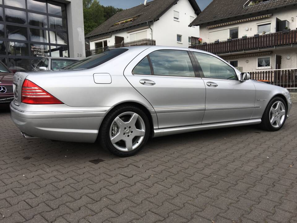 Immagine 16/38 di Mercedes-Benz S 55 AMG (2003)