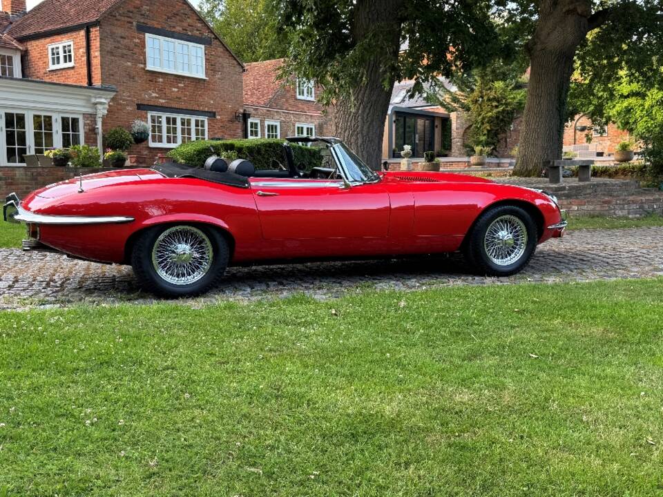 Image 18/39 of Jaguar E-Type V12 (1974)