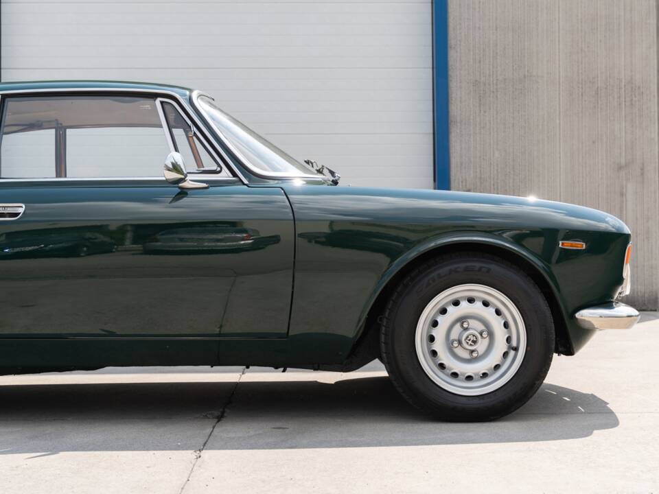 Image 38/83 of Alfa Romeo Giulia GT 1300 Junior (1968)