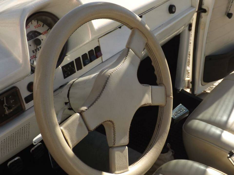 Image 38/50 de Volkswagen Coccinelle 1303 (1973)