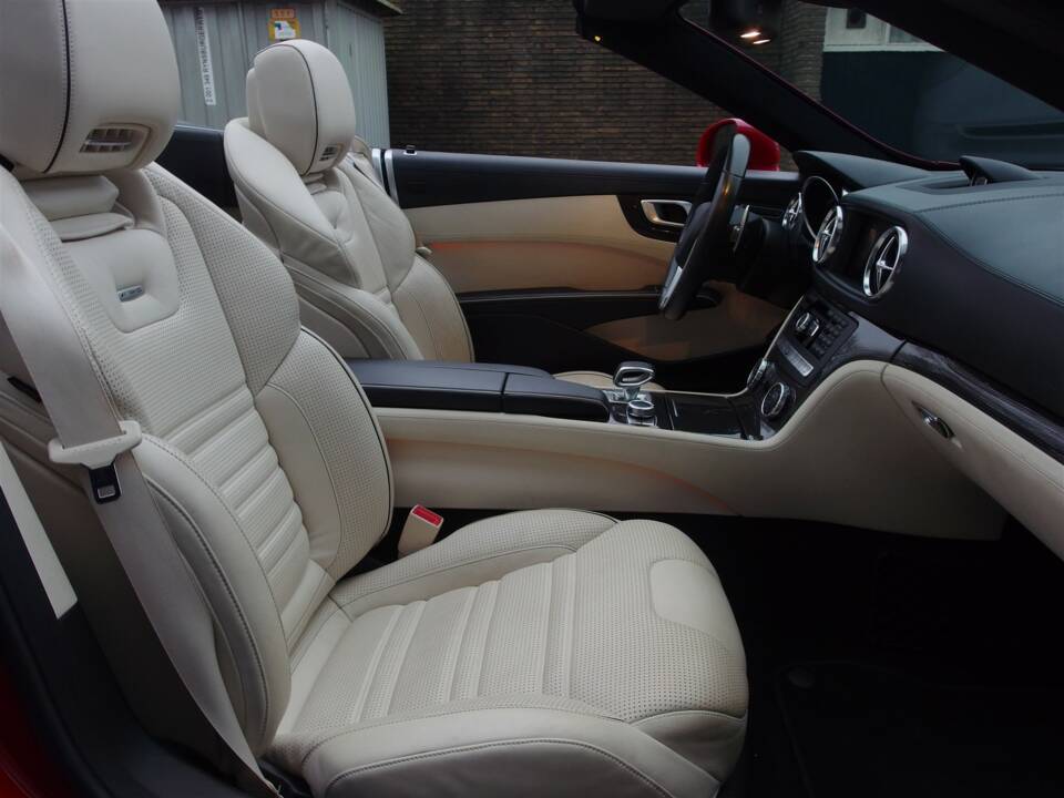 Image 46/99 of Mercedes-Benz SL 63 AMG (2012)