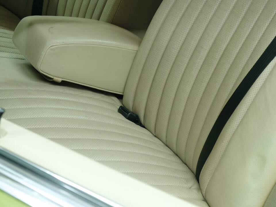 Image 38/50 de Mercedes-Benz 450 SEL 6,9 (1976)