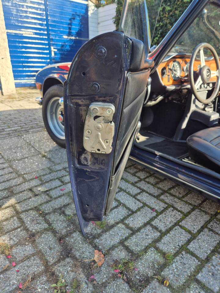 Image 30/100 of Triumph TR 6 PI (1971)