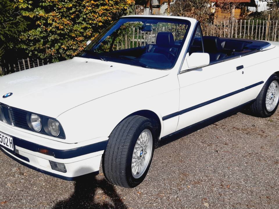Image 32/55 of BMW 320i (1991)