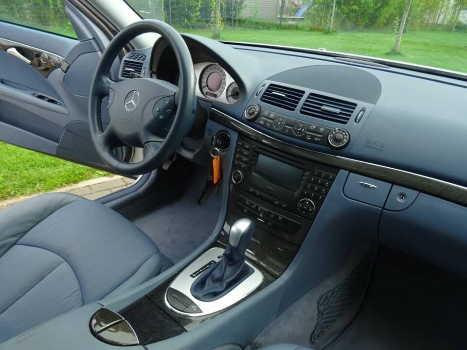 Image 25/25 of Mercedes-Benz E 200 Kompressor T (2004)