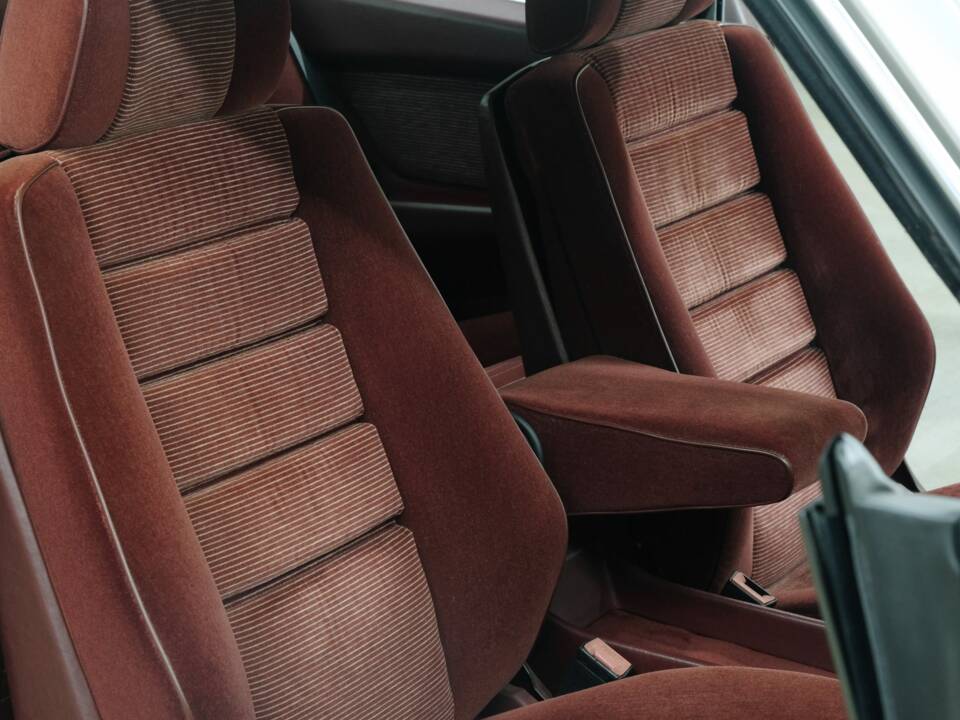 Bild 38/50 von Mercedes-Benz 560 SEC (1986)