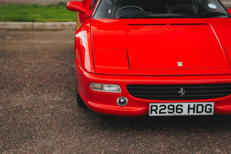 Image 28/50 de Ferrari F 355 Berlinetta (1998)