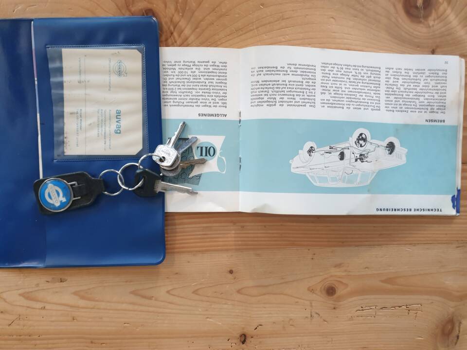 Image 8/9 of Volvo P 144 (1968)