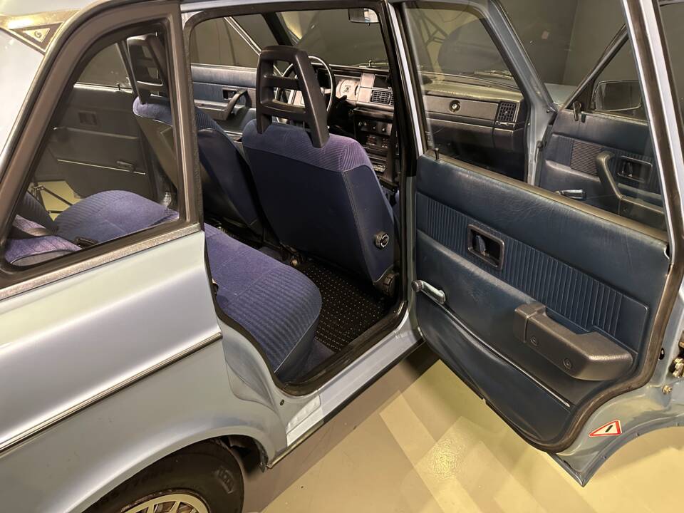 Image 34/63 of Volvo 244 (1981)