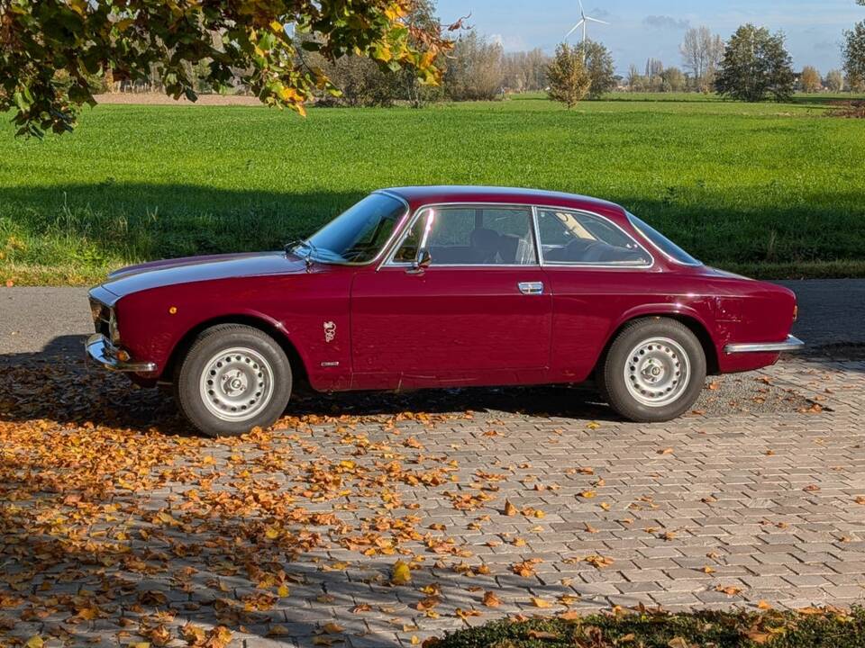 Afbeelding 7/8 van Alfa Romeo Giulia GT 1300 Junior (1971)