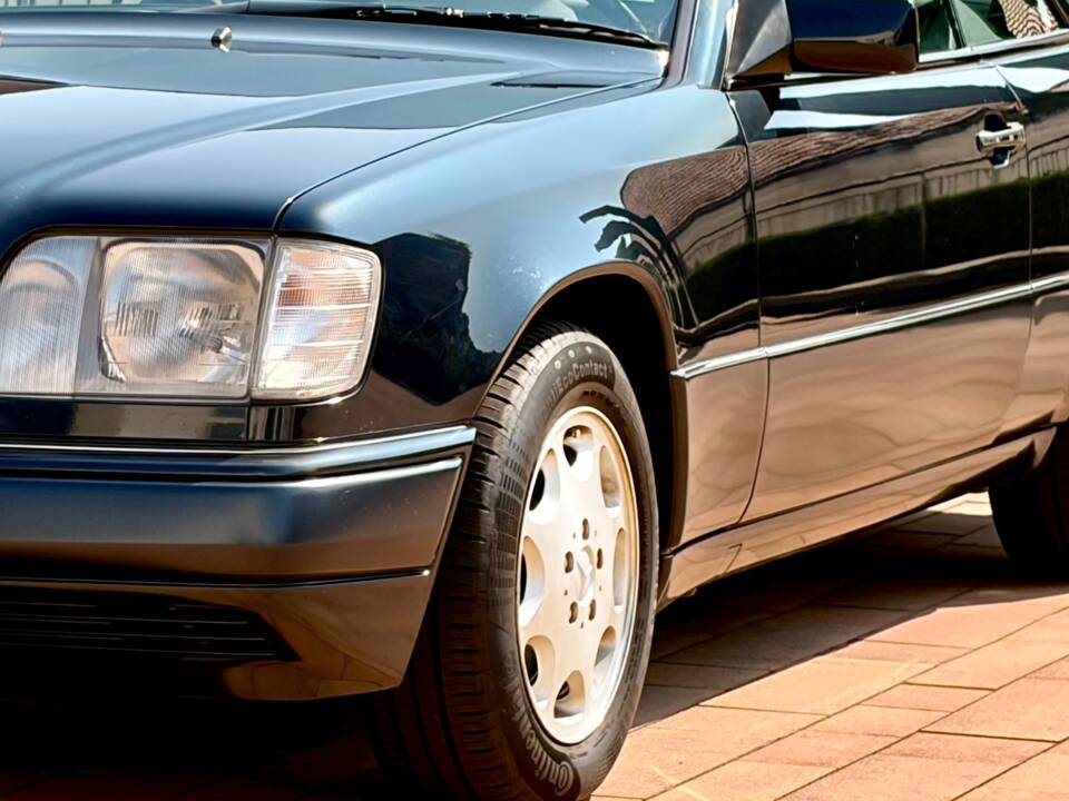Image 8/16 of Mercedes-Benz E 320 (1996)