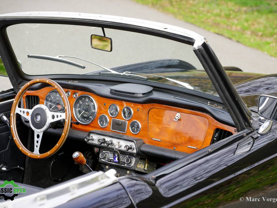 Image 27/37 of Triumph TR 4 (1965)