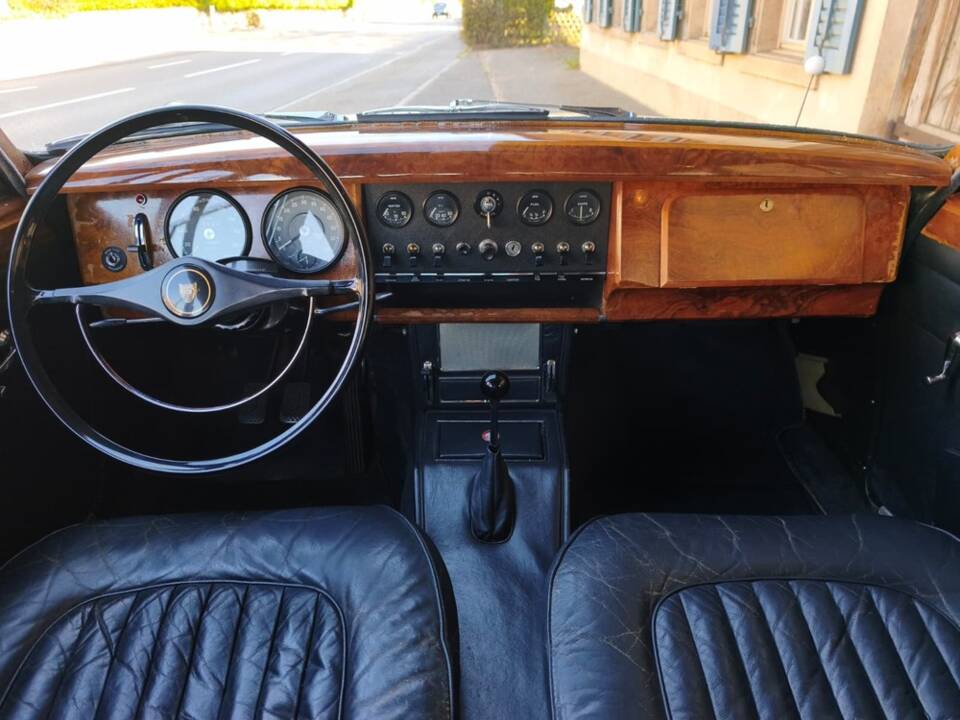 Image 10/27 of Jaguar Mk II 2.4 (1967)