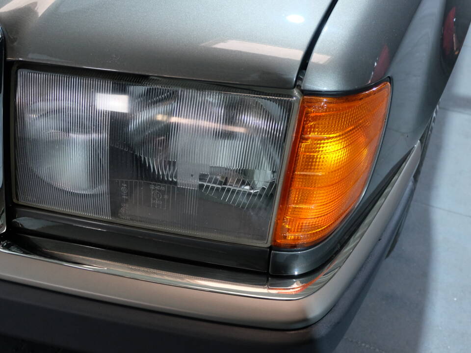 Image 6/40 of Mercedes-Benz 250 TD (1990)