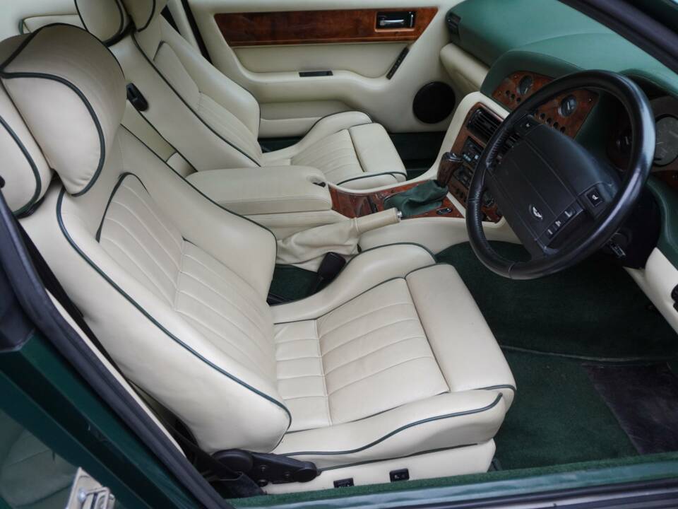 Image 9/19 of Aston Martin V8 Coupé (1996)