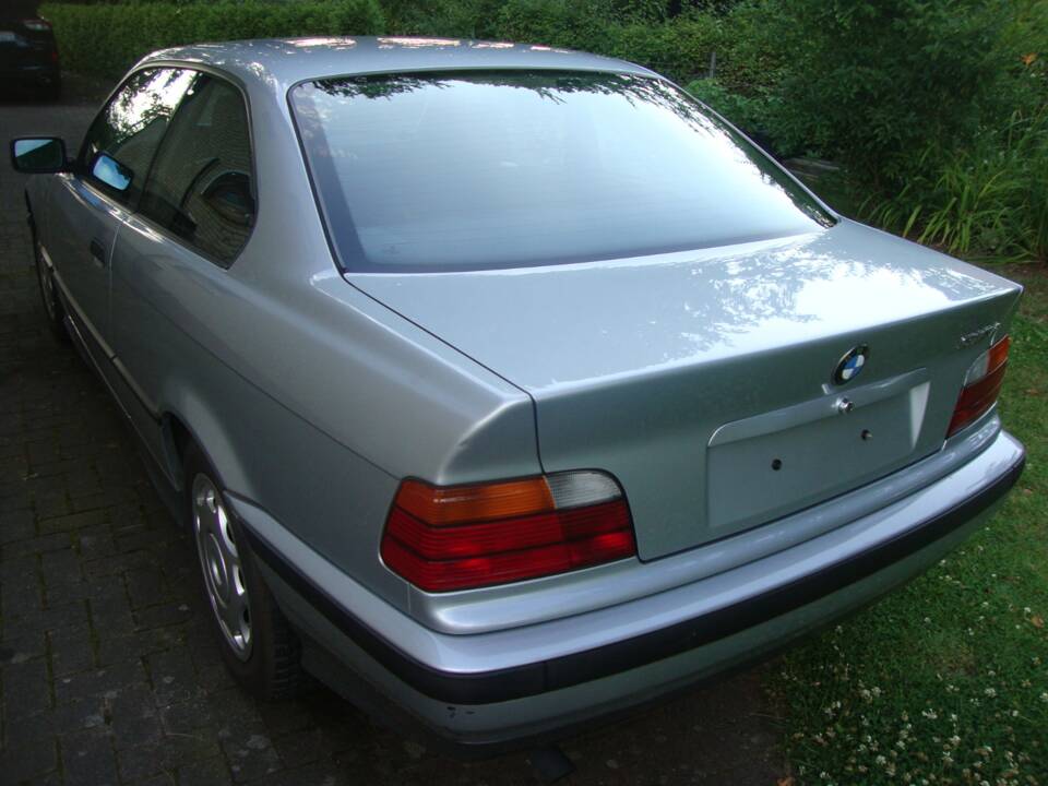 Afbeelding 8/39 van BMW 316i (1993)