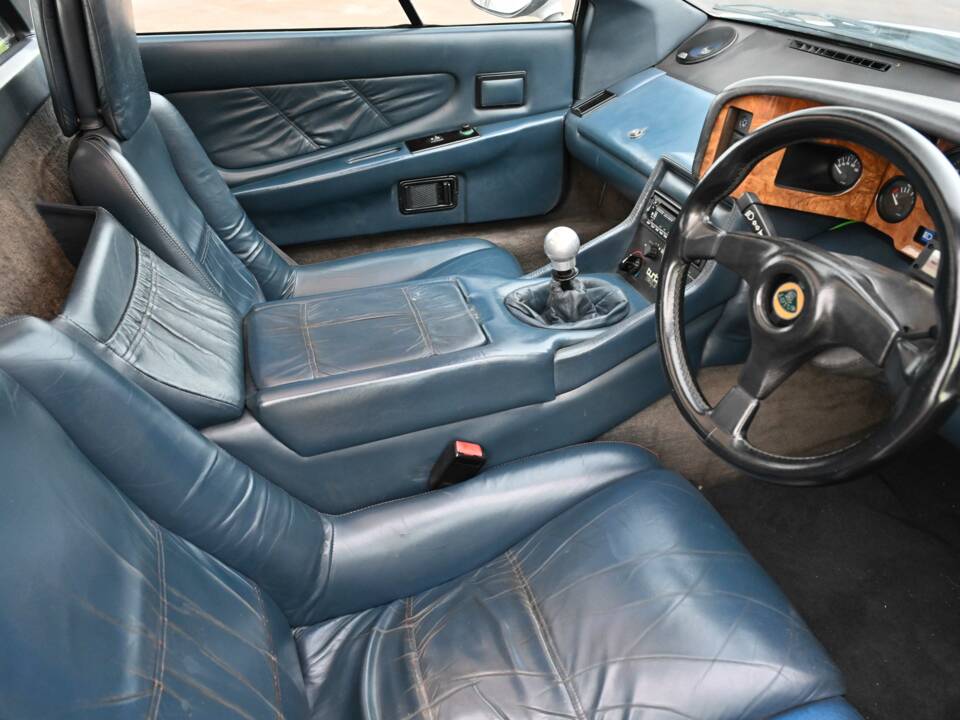 Image 28/50 of Lotus Esprit SE (1990)