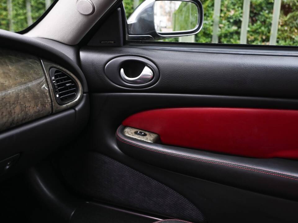 Image 36/41 de Jaguar XKR (2003)