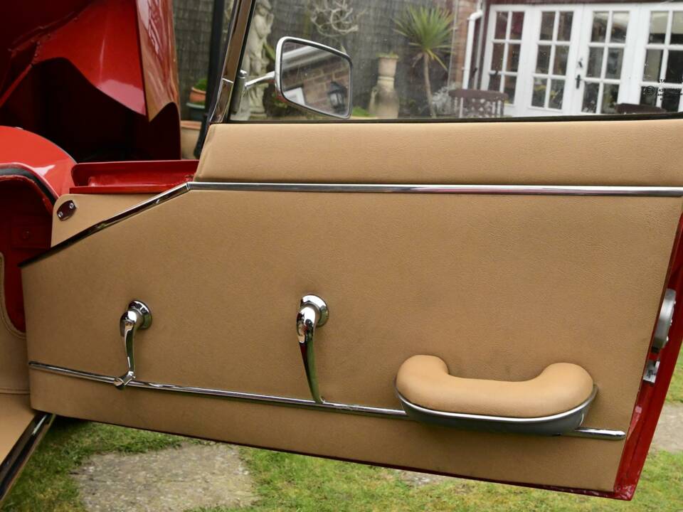 Image 20/50 de Jaguar E-Type (1968)