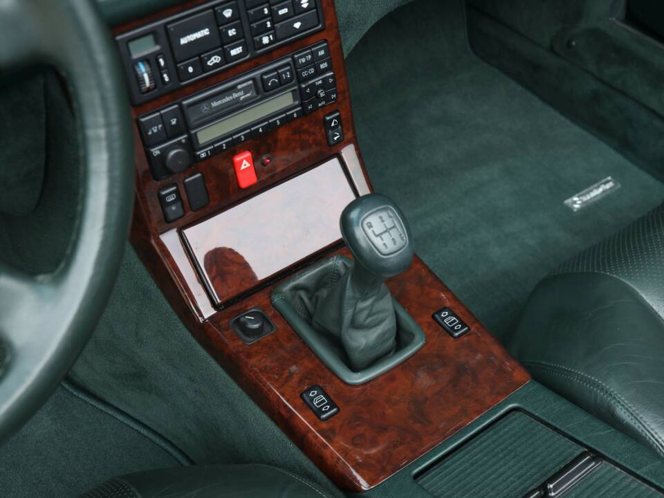 Image 47/50 of Mercedes-Benz 300 SL-24 (1992)