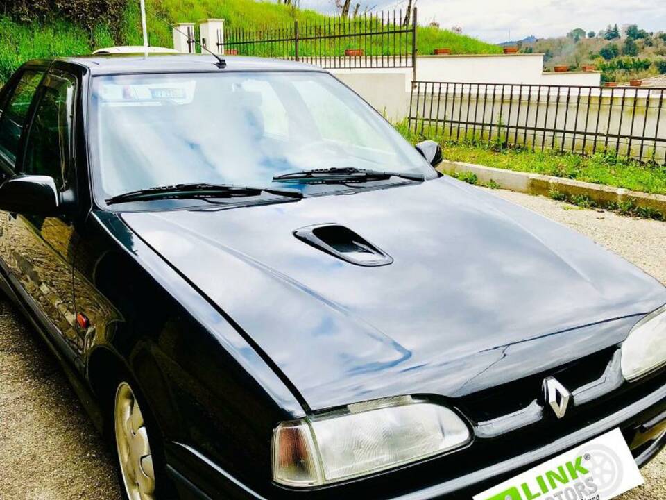 Bild 2/8 von Renault R 19 16V (1993)