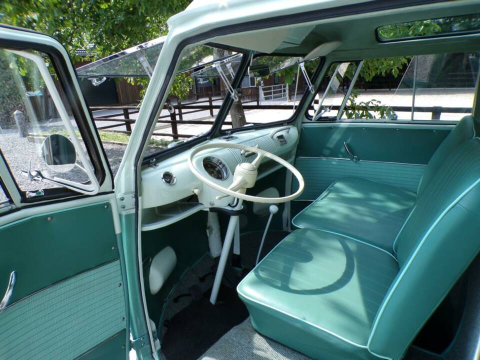 Bild 6/19 von Volkswagen T1 Samba 1.2 (1962)