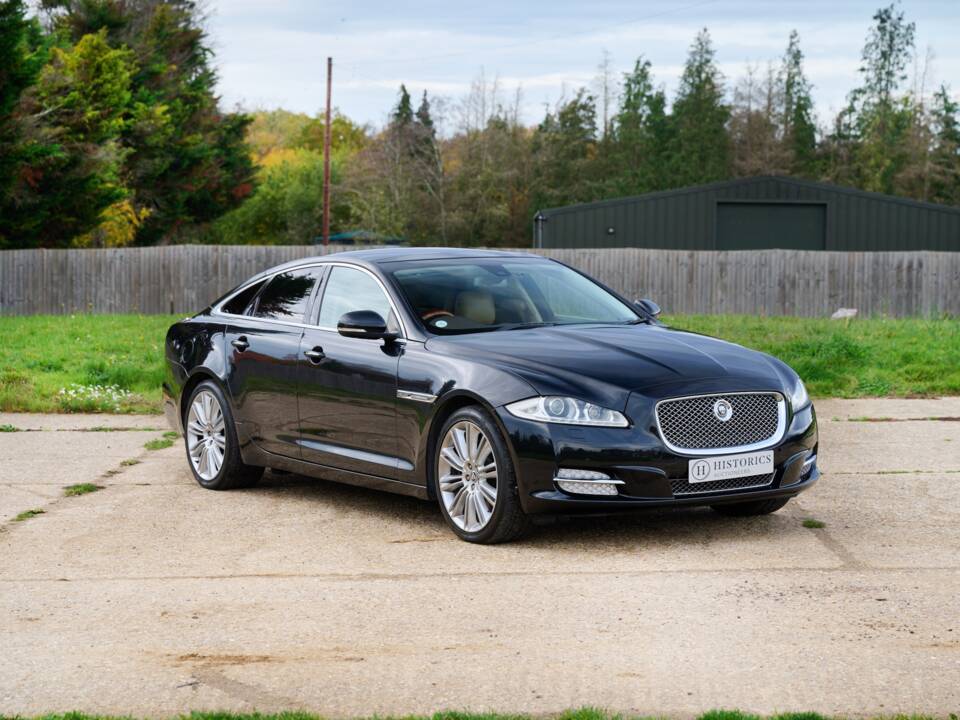 Bild 26/50 von Jaguar XJ 5.0 (2011)