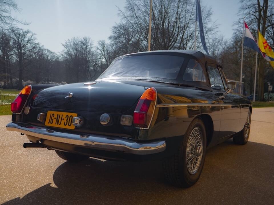 Imagen 32/50 de MG MGB GT (1974)