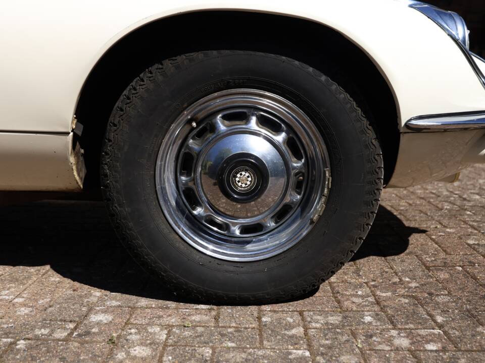 Image 25/50 de Jaguar Type E V12 (1972)