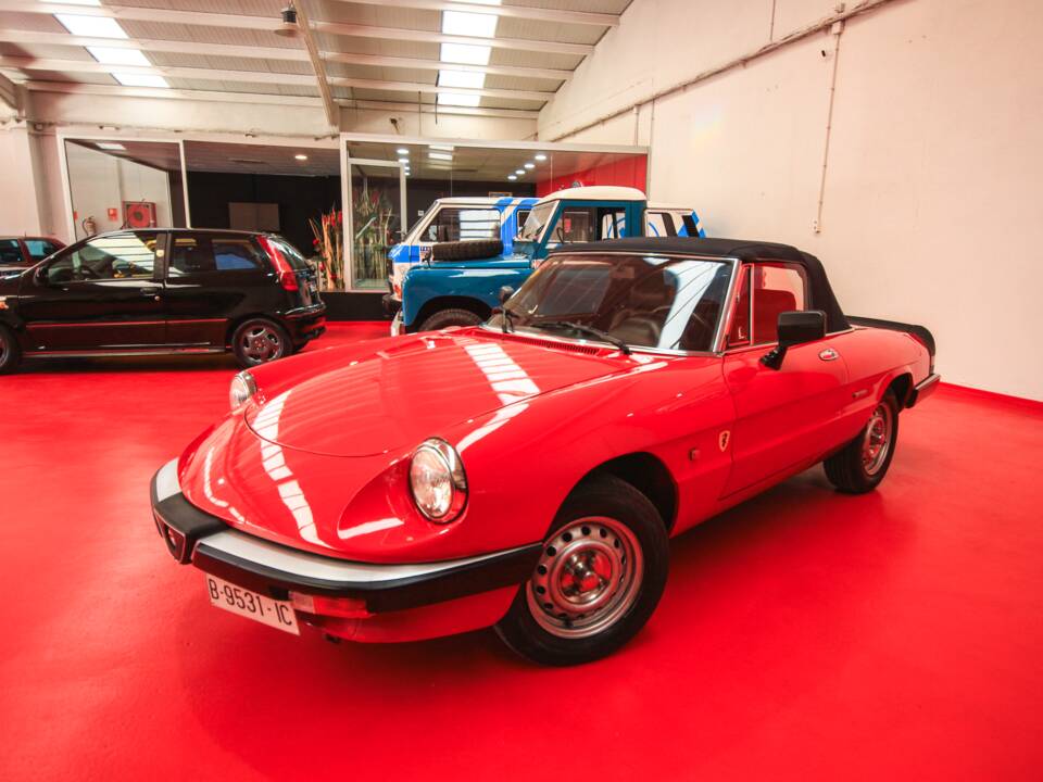Image 8/24 of Alfa Romeo 2.0 Spider (1987)