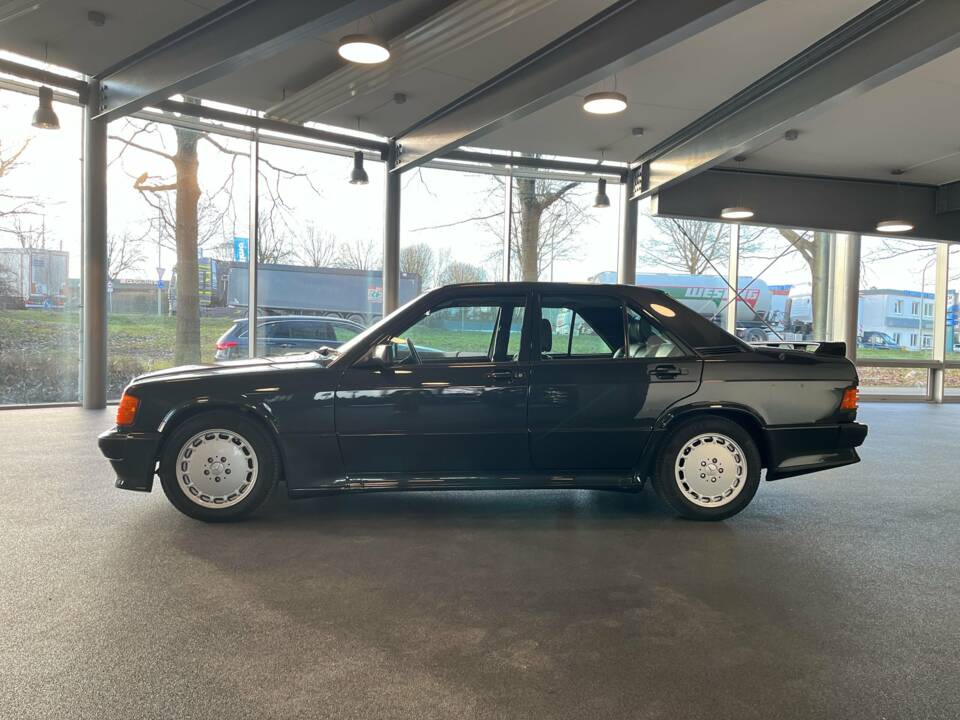 Bild 12/22 von Mercedes-Benz 190 E 2.5-16 (1990)