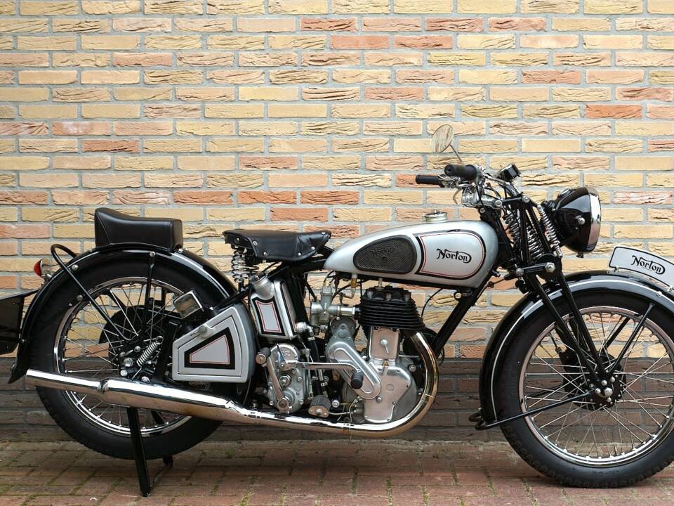 Image 3/9 of Norton Big Four 4 (1942)