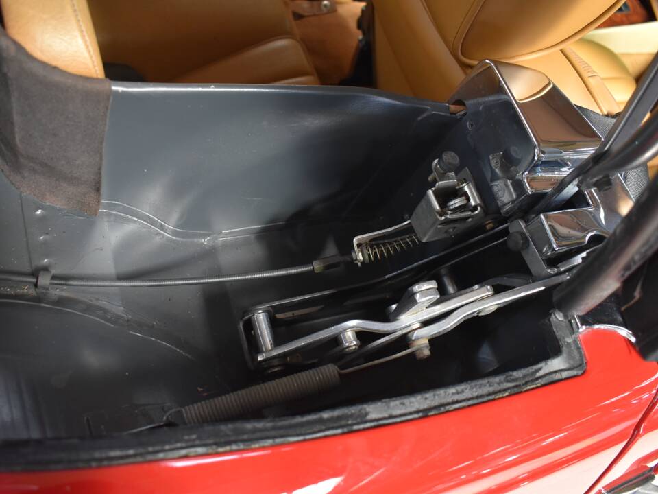 Image 16/94 of Mercedes-Benz 560 SL (1988)