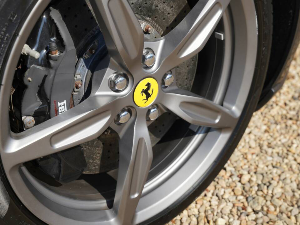 Bild 42/50 von Ferrari California (2010)