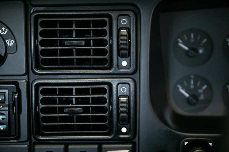 Bild 33/50 von Jaguar XJ 220 (1994)