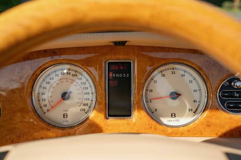 Imagen 7/50 de Bentley Azure (2007)