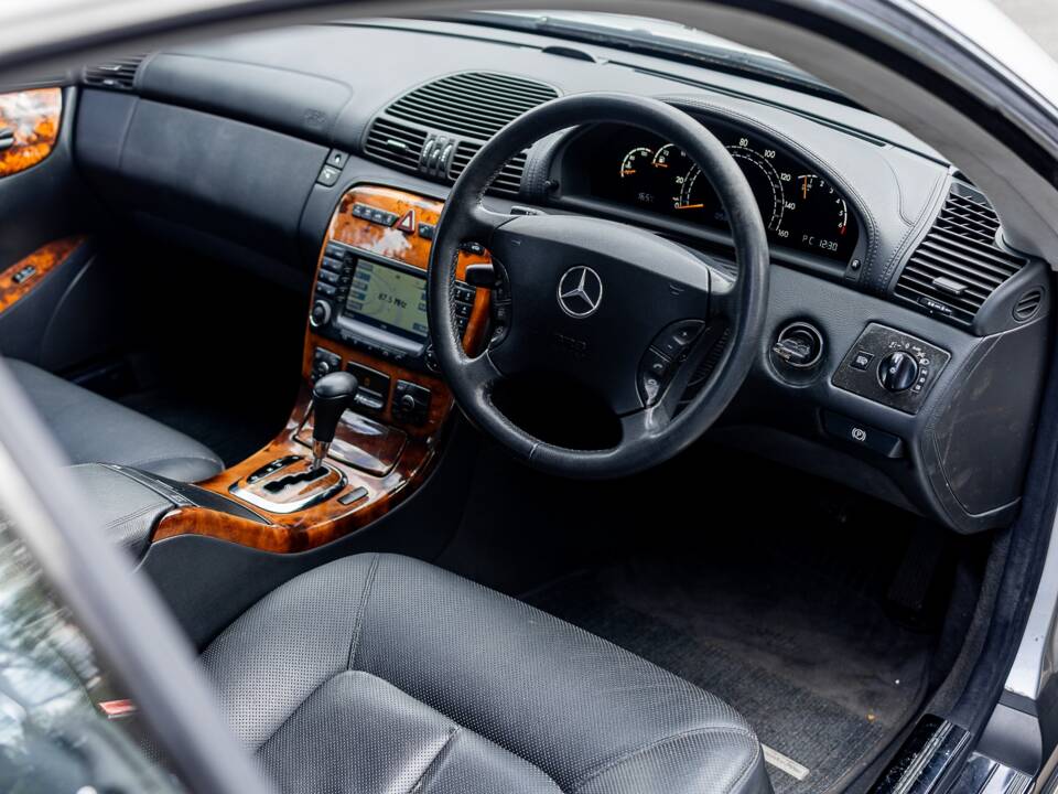 Image 4/36 of Mercedes-Benz CL 500 (2004)