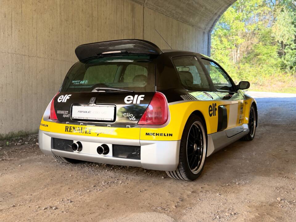 Imagen 6/29 de Renault Clio II V6 (2002)