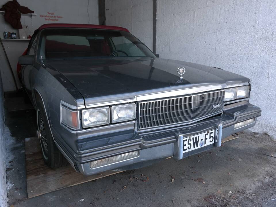 Image 4/23 of Cadillac Convertible de Ville (1986)