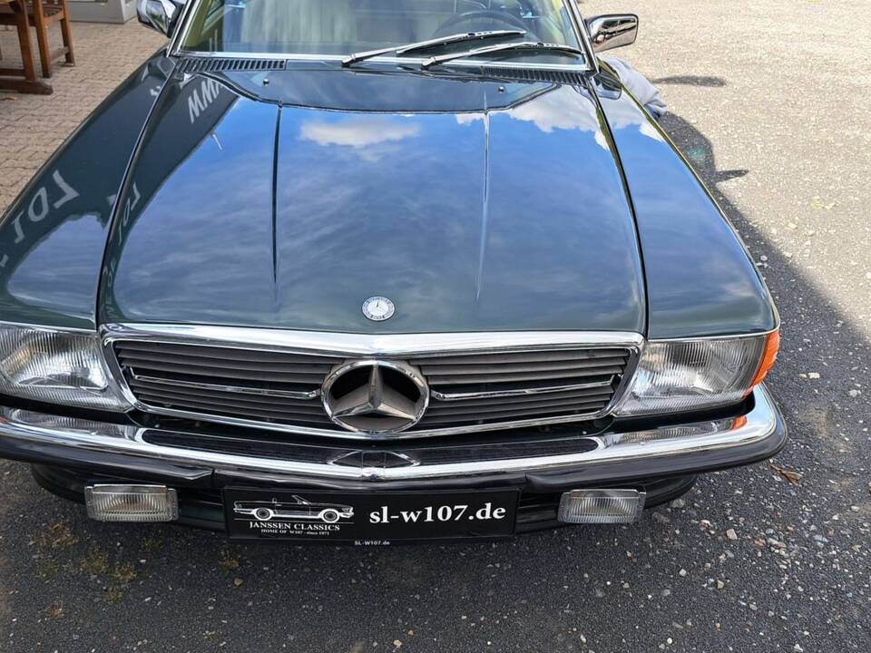 Image 13/14 of Mercedes-Benz 560 SL (1988)