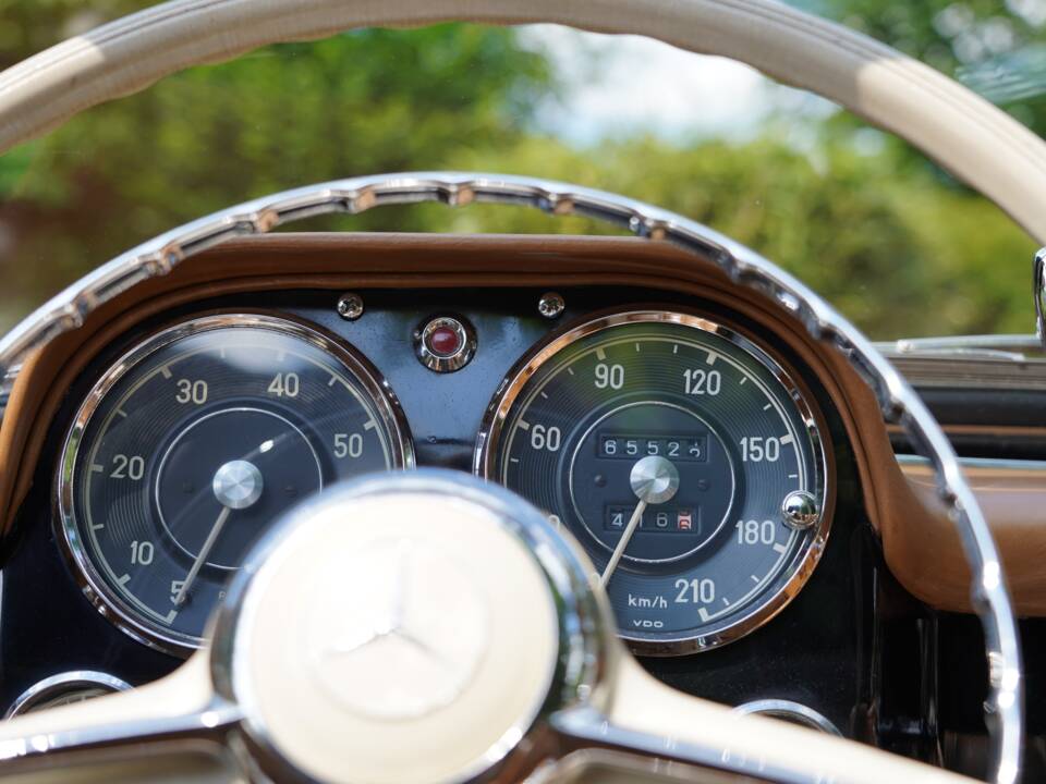 Afbeelding 4/10 van Mercedes-Benz 190 SL (1959)