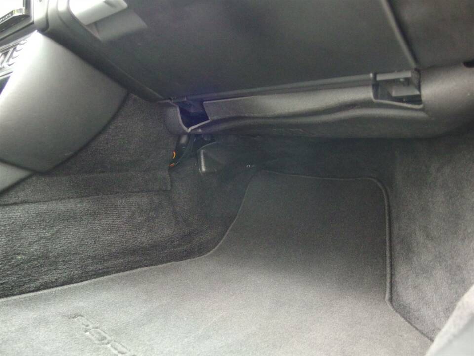 Bild 65/100 von Porsche 911 Carrera 4S (2002)