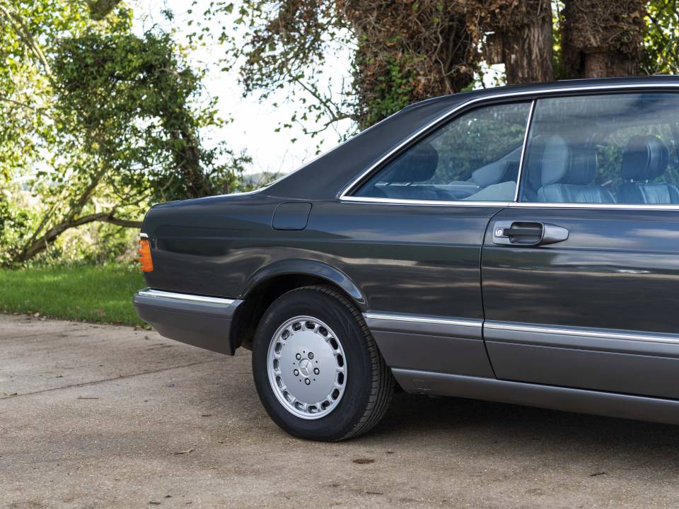 Image 14/36 of Mercedes-Benz 420 SEC (1990)