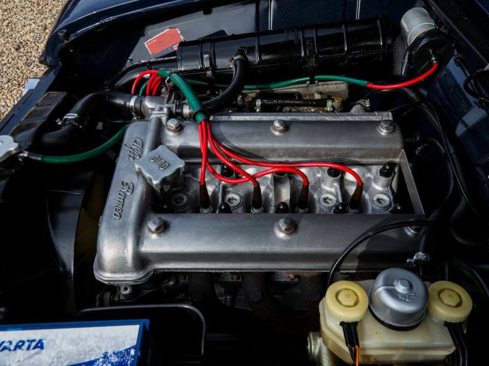 Image 10/50 of Alfa Romeo Giulia Nuova Super 1300 (1975)